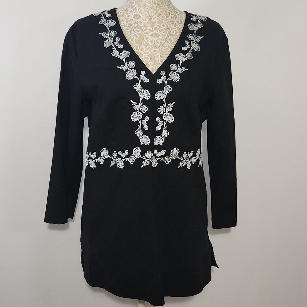 Sag Harbor Linen Top Embroidered Floral  3/4 Sleeve VNeck Side Zip PL Breathable